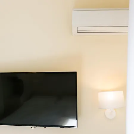 Rex מלון דירות 3*