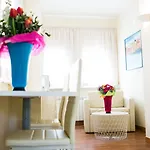 Rex Aparthotel 4*